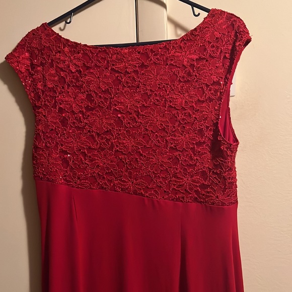 Pretty red fancy dress. Perfect for the holidays. Sparkles with sequins on top. - Picture 2 of 4